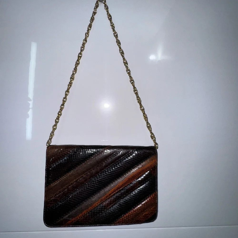Elegant Snakeskin Shoulder Bag with Chain Strap